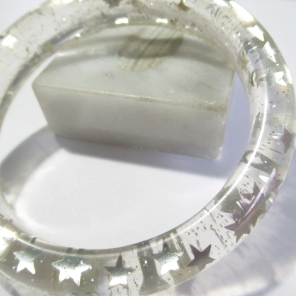 VINTAGE BANGLE BRACELET CLEAR WITH STARS AND GLITTER CONFETTI - Picture 5 of 9